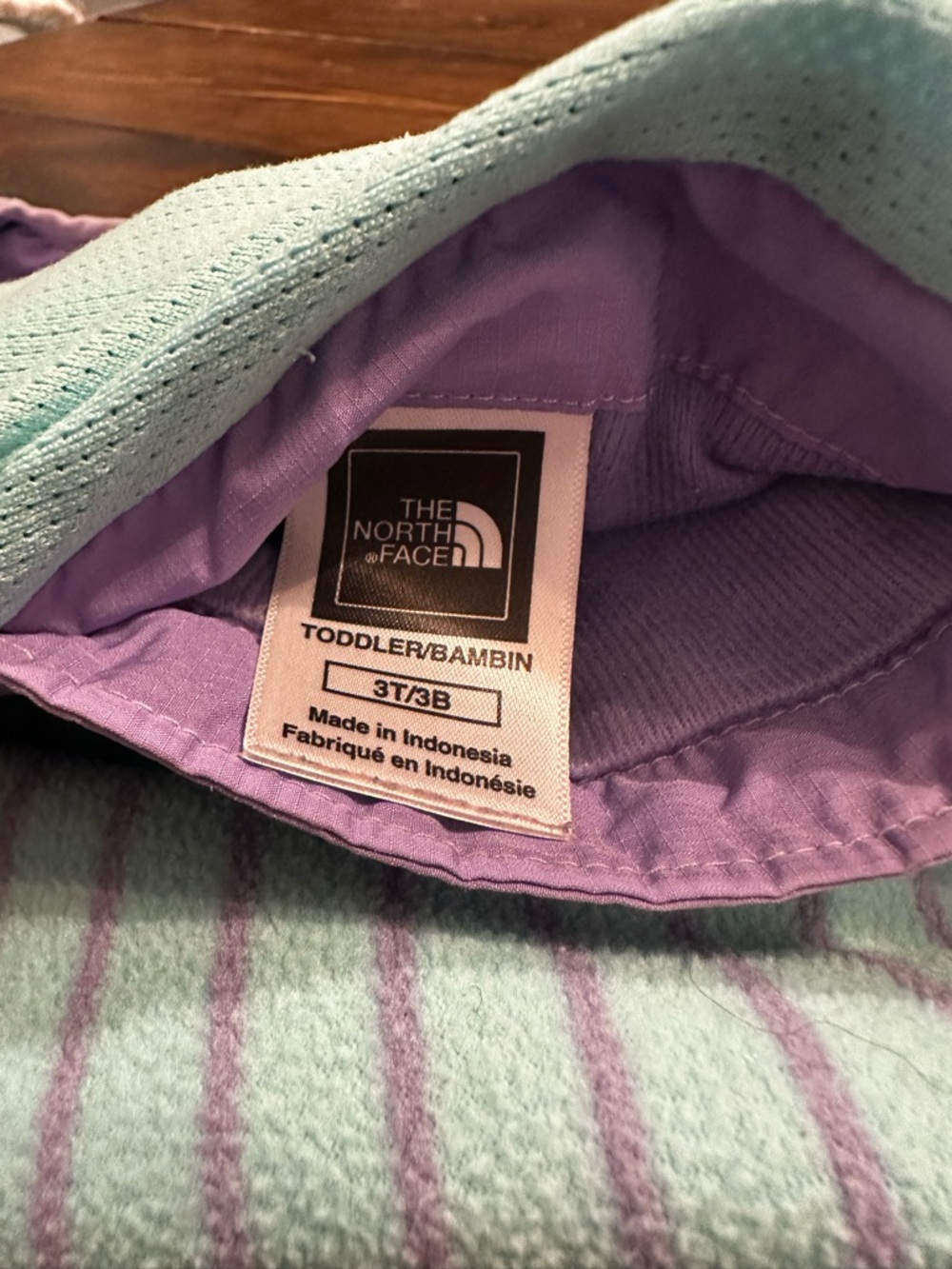 Reversible North Face Jacket - Picture 10 of 11